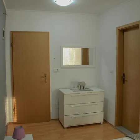 House Sara Apartment Peroj