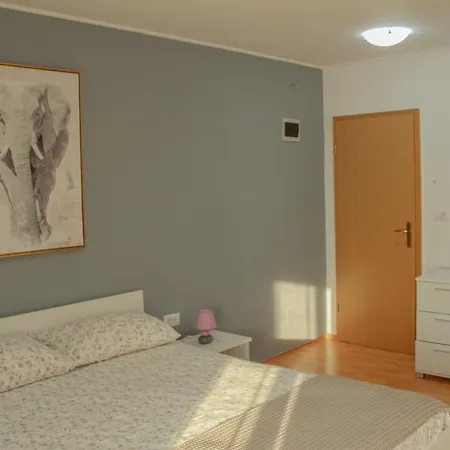 Apartman House Sara